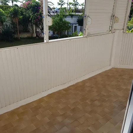 ,denize Sifir Esyali Daire ,havuzlu, Apartmán